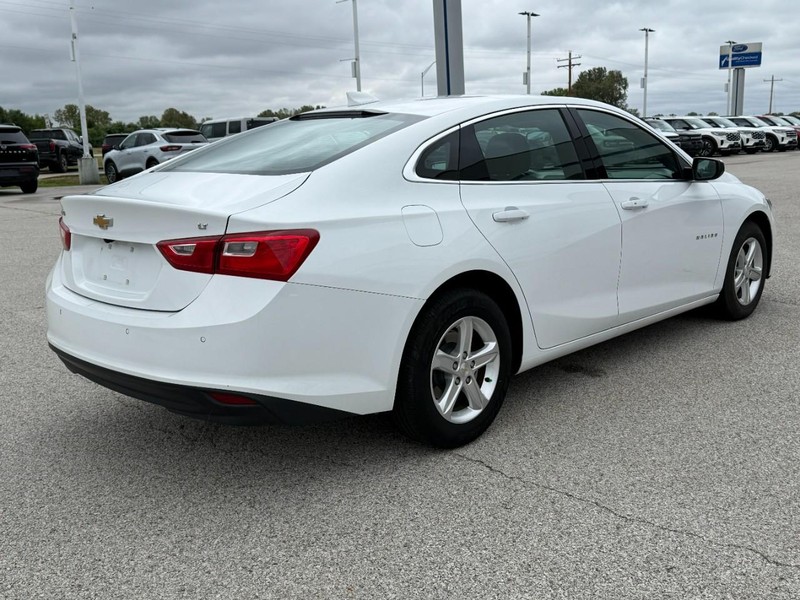 Chevrolet Malibu Vehicle Full-screen Gallery Image 06
