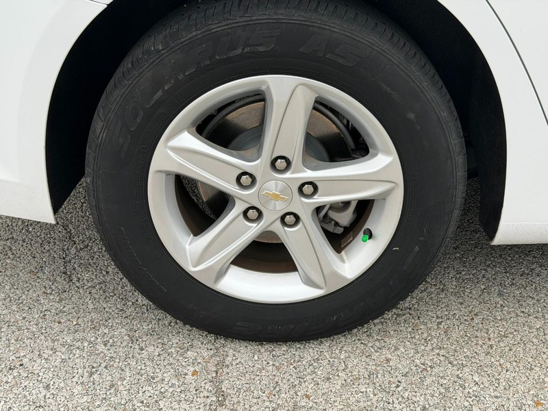 Chevrolet Malibu Vehicle Full-screen Gallery Image 07
