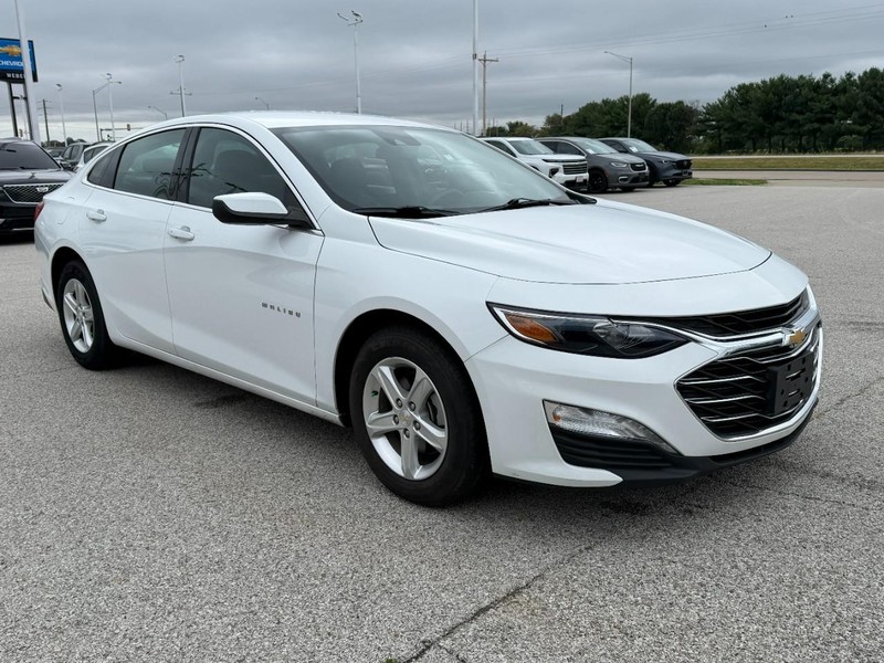 Chevrolet Malibu Vehicle Full-screen Gallery Image 08