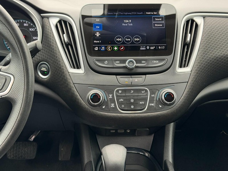 Chevrolet Malibu Vehicle Full-screen Gallery Image 13