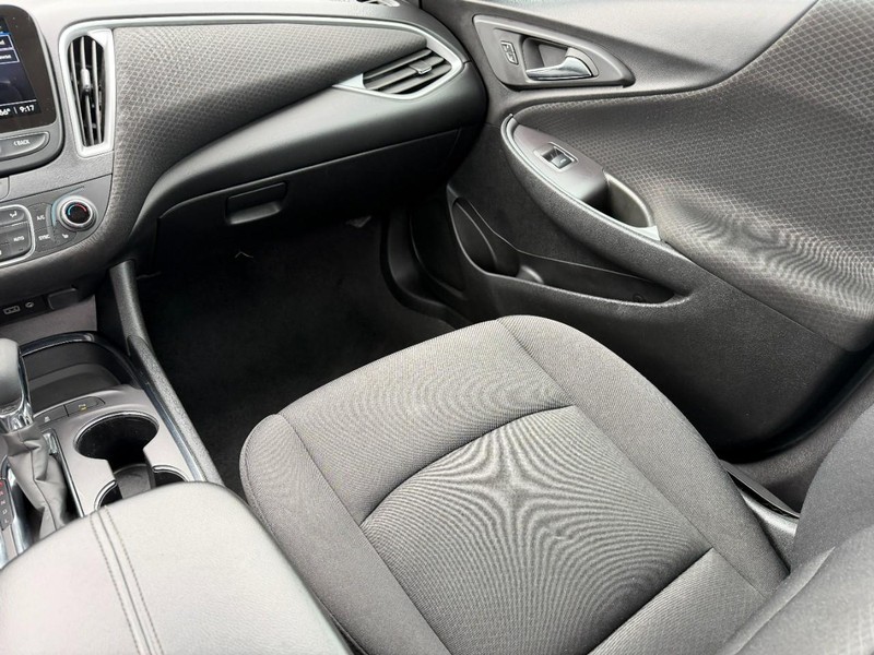 Chevrolet Malibu Vehicle Full-screen Gallery Image 15