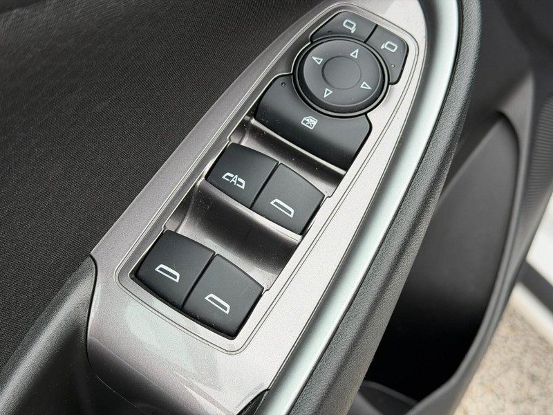 Chevrolet Malibu Vehicle Full-screen Gallery Image 16
