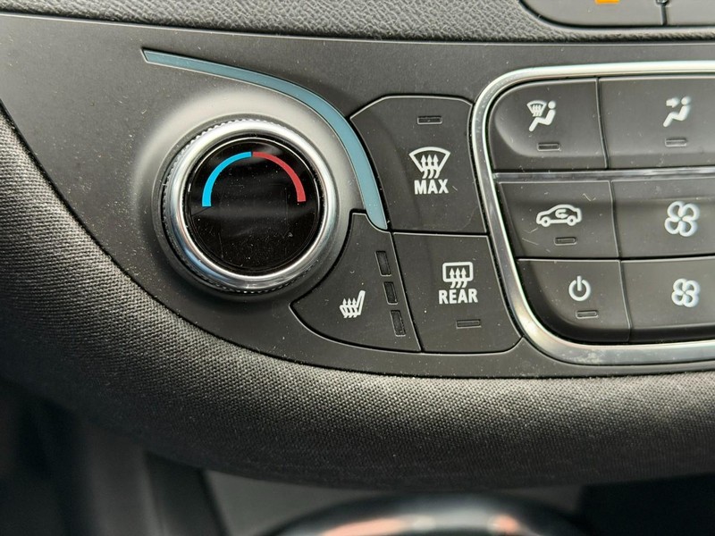 Chevrolet Malibu Vehicle Full-screen Gallery Image 21