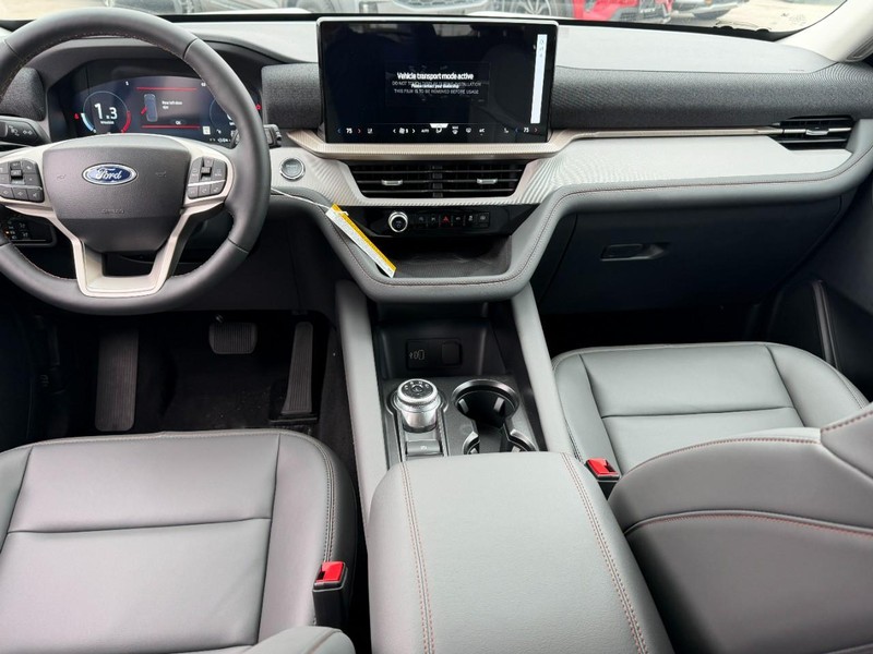 Ford Explorer Vehicle Full-screen Gallery Image 7