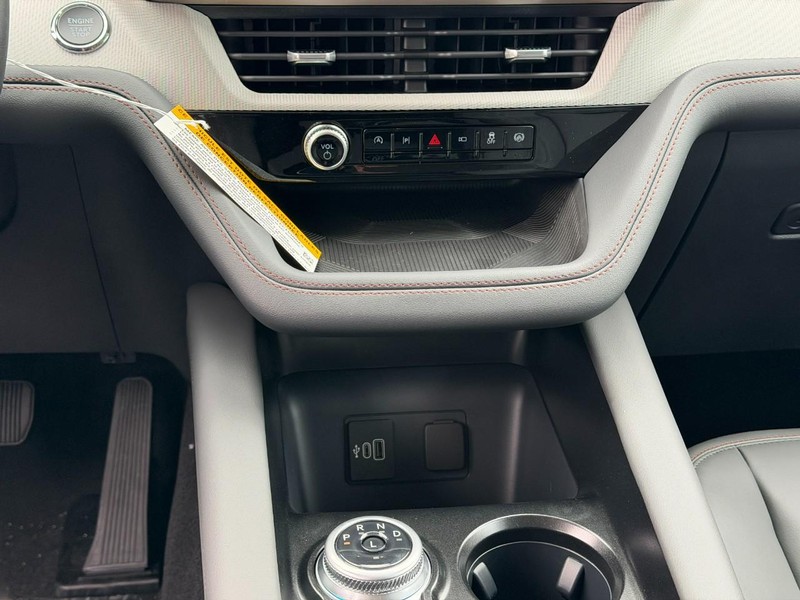 Ford Explorer Vehicle Full-screen Gallery Image 9