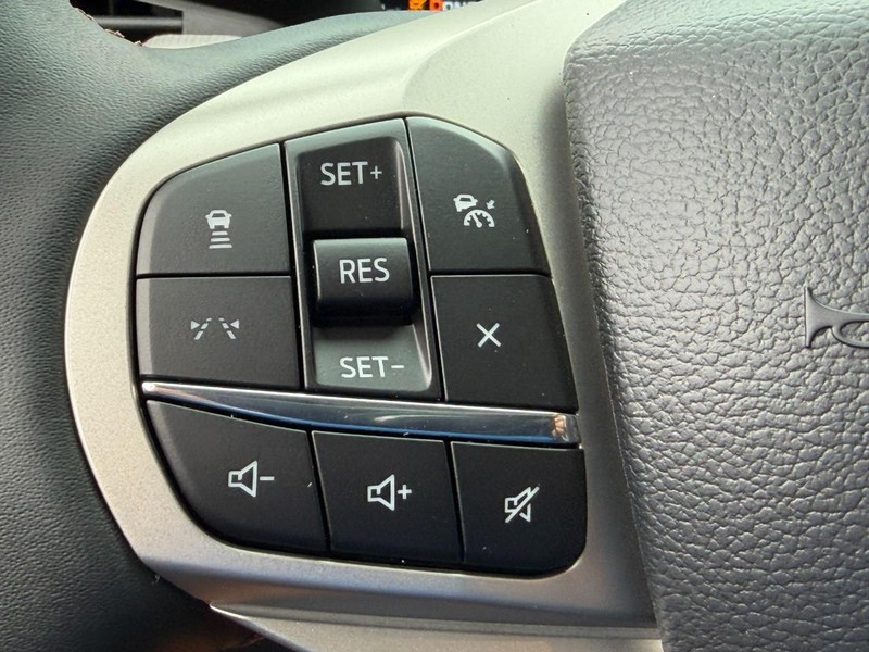 Ford Explorer Vehicle Full-screen Gallery Image 12