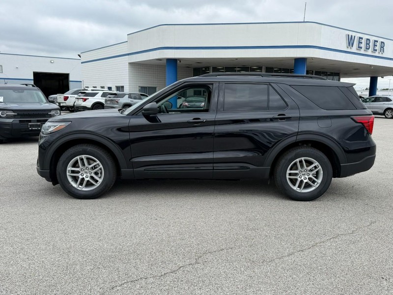 Ford Explorer Vehicle Full-screen Gallery Image 2
