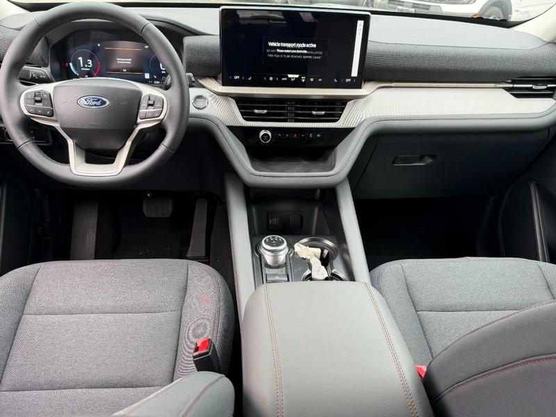 Ford Explorer Vehicle Full-screen Gallery Image 5