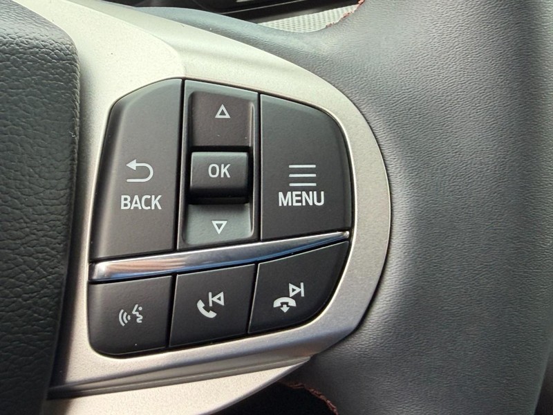Ford Explorer Vehicle Full-screen Gallery Image 12