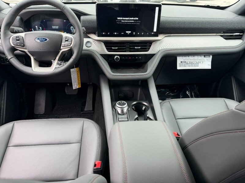 Ford Explorer Vehicle Full-screen Gallery Image 5