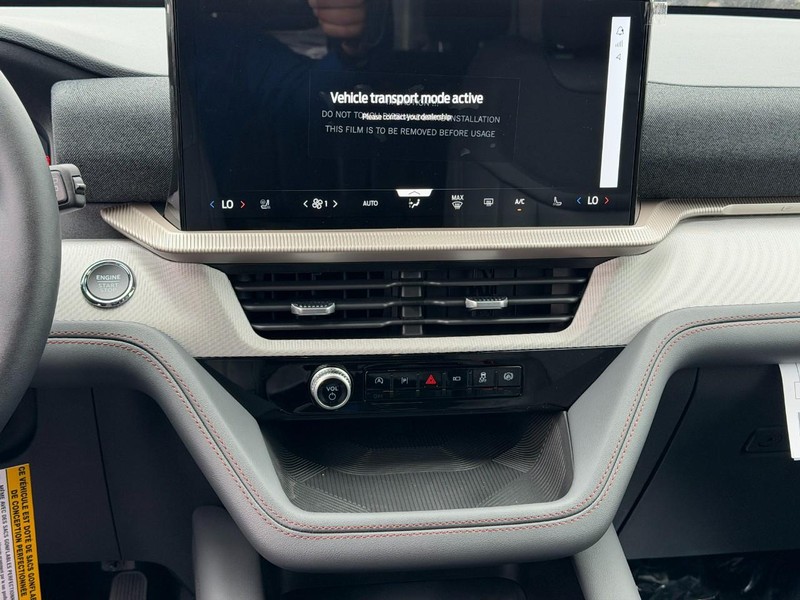 Ford Explorer Vehicle Full-screen Gallery Image 7