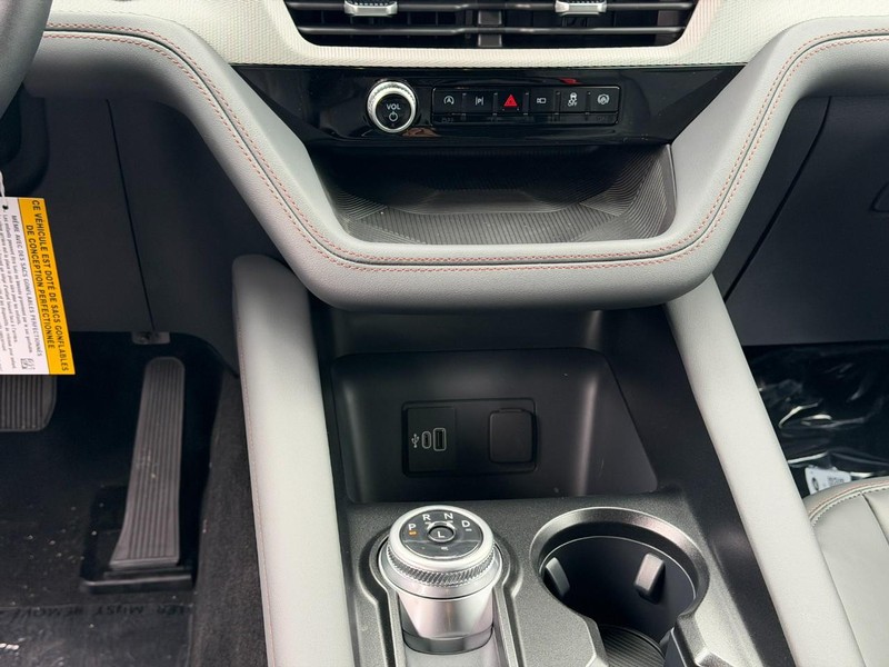 Ford Explorer Vehicle Full-screen Gallery Image 8