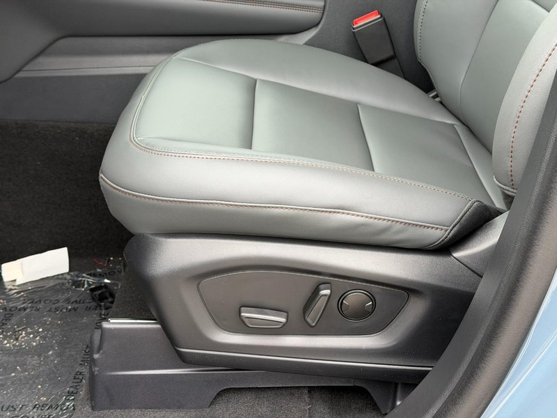 Ford Explorer Vehicle Full-screen Gallery Image 10