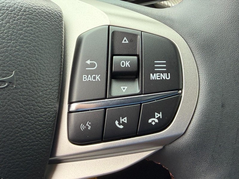 Ford Explorer Vehicle Full-screen Gallery Image 12