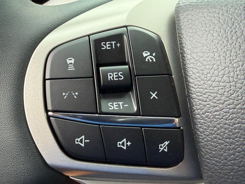 Ford Explorer Vehicle Full-screen Gallery Image 13