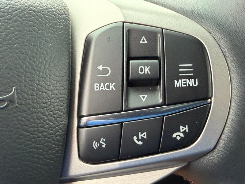 Ford Explorer Vehicle Full-screen Gallery Image 14
