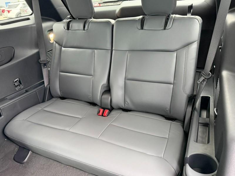 Ford Explorer Vehicle Full-screen Gallery Image 5