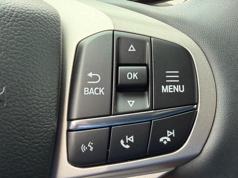 Ford Explorer Vehicle Full-screen Gallery Image 13