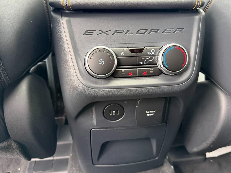 Ford Explorer Vehicle Full-screen Gallery Image 5