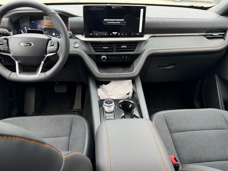 Ford Explorer Vehicle Full-screen Gallery Image 7