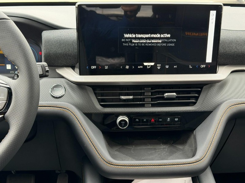 Ford Explorer Vehicle Full-screen Gallery Image 9