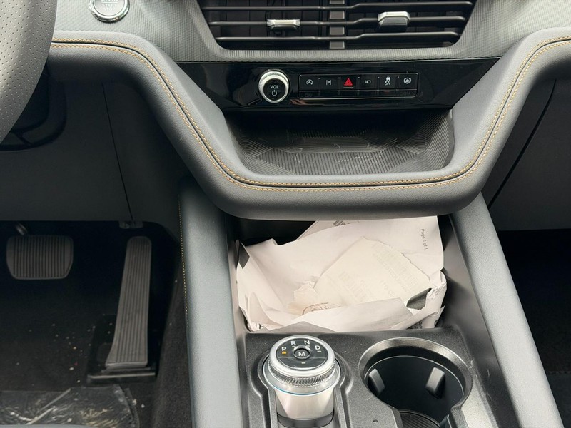 Ford Explorer Vehicle Full-screen Gallery Image 10