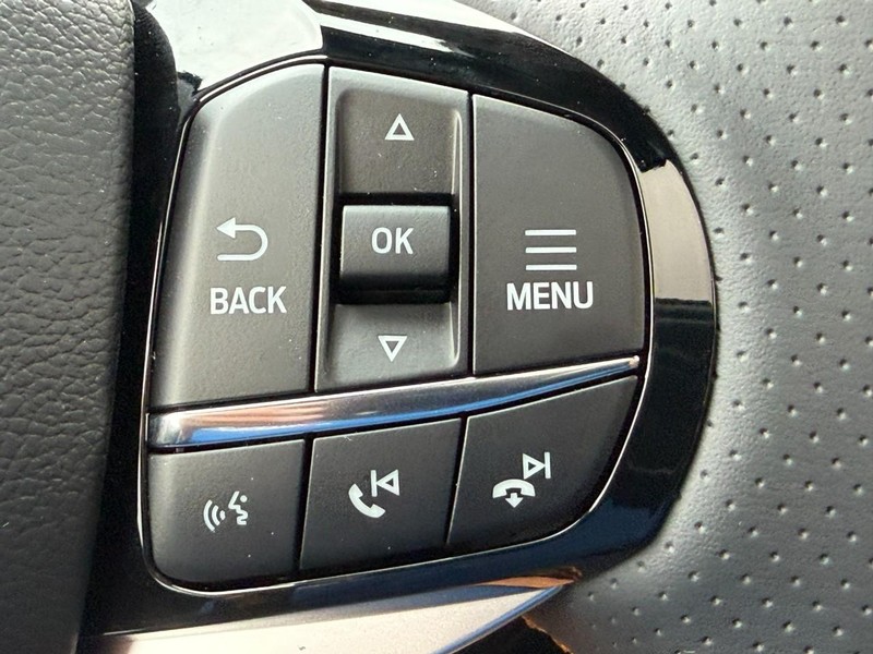 Ford Explorer Vehicle Full-screen Gallery Image 15