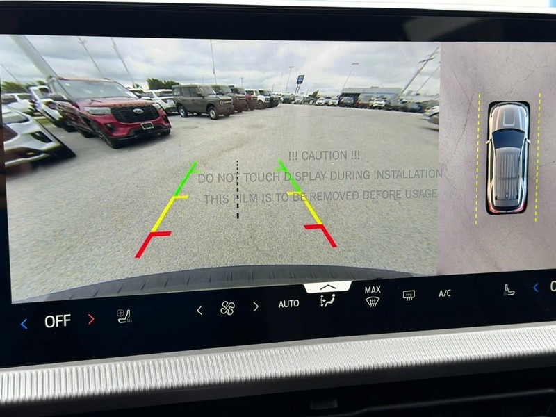 Ford Explorer Vehicle Full-screen Gallery Image 16