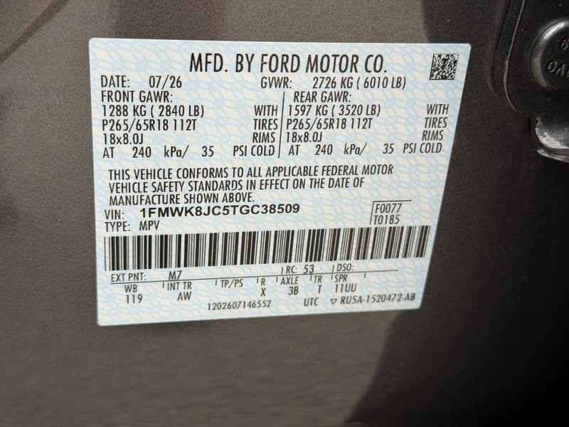 Ford Explorer Vehicle Full-screen Gallery Image 17
