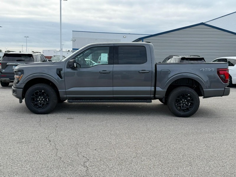 Ford F-150 Vehicle Full-screen Gallery Image 2