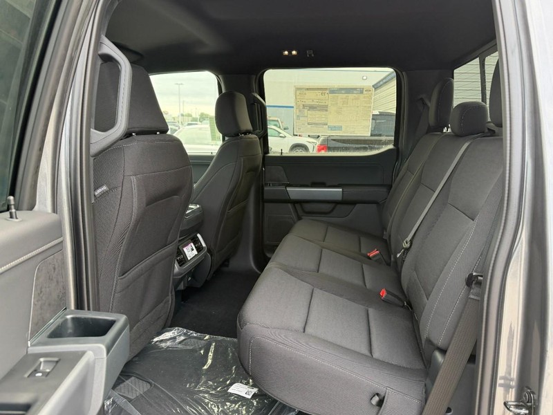Ford F-150 Vehicle Full-screen Gallery Image 4