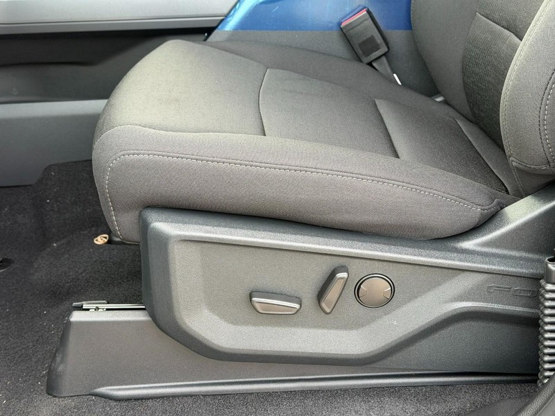 Ford F-150 Vehicle Full-screen Gallery Image 10