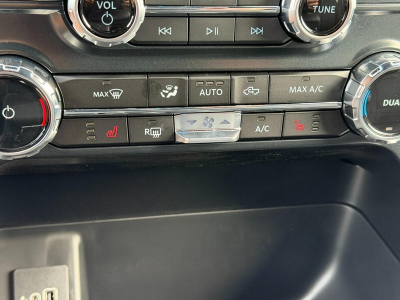 Ford F-150 Vehicle Full-screen Gallery Image 14