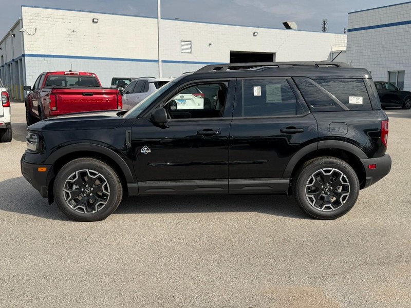 Ford Bronco Sport Vehicle Full-screen Gallery Image 2