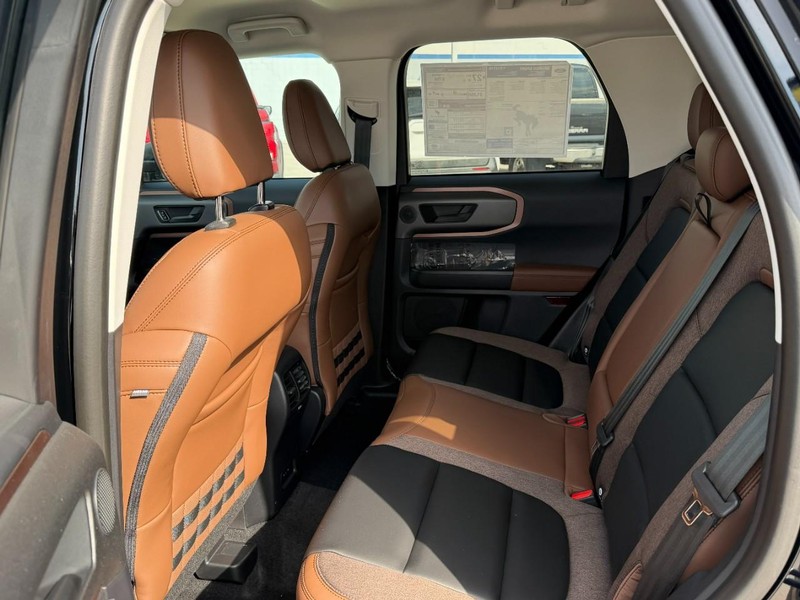 Ford Bronco Sport Vehicle Full-screen Gallery Image 4