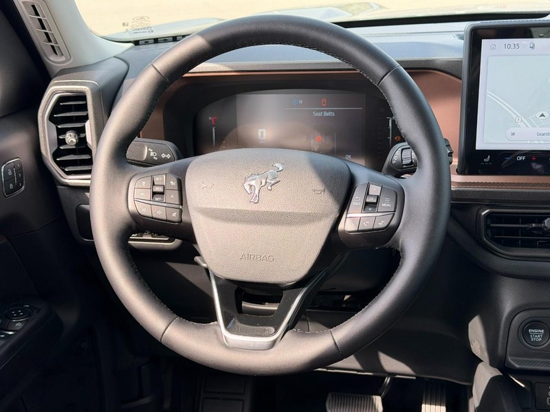 Ford Bronco Sport Vehicle Full-screen Gallery Image 6