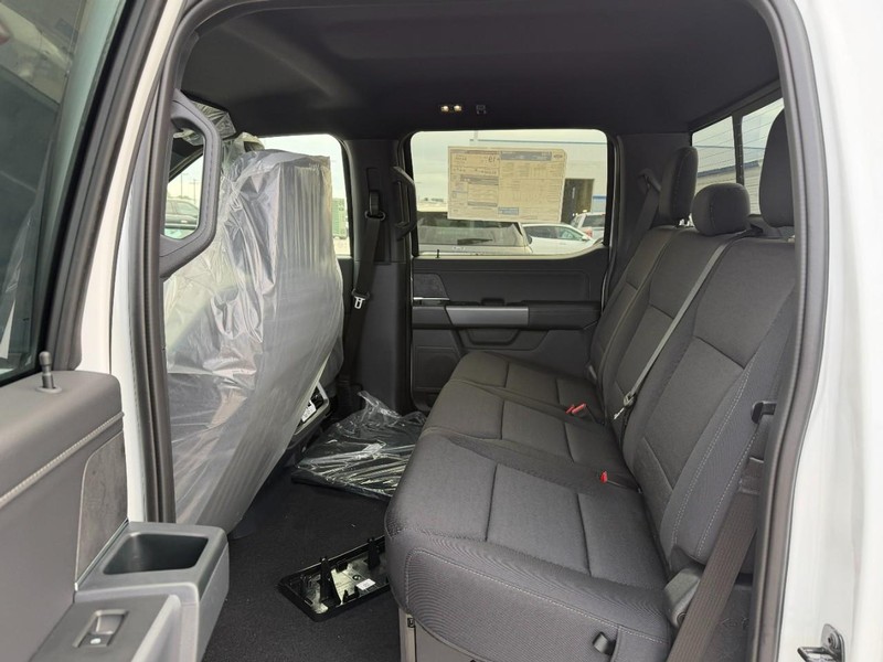Ford F-150 Vehicle Full-screen Gallery Image 4