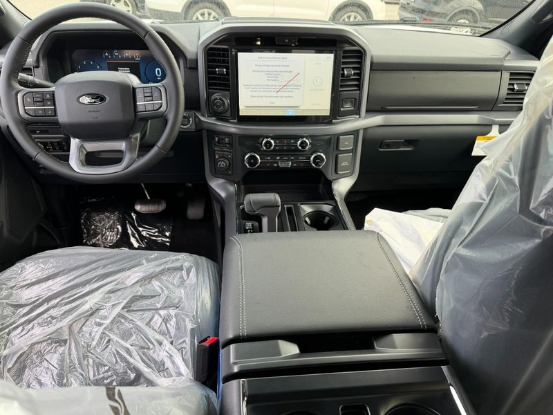Ford F-150 Vehicle Full-screen Gallery Image 5