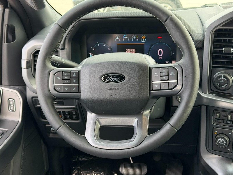 Ford F-150 Vehicle Full-screen Gallery Image 6