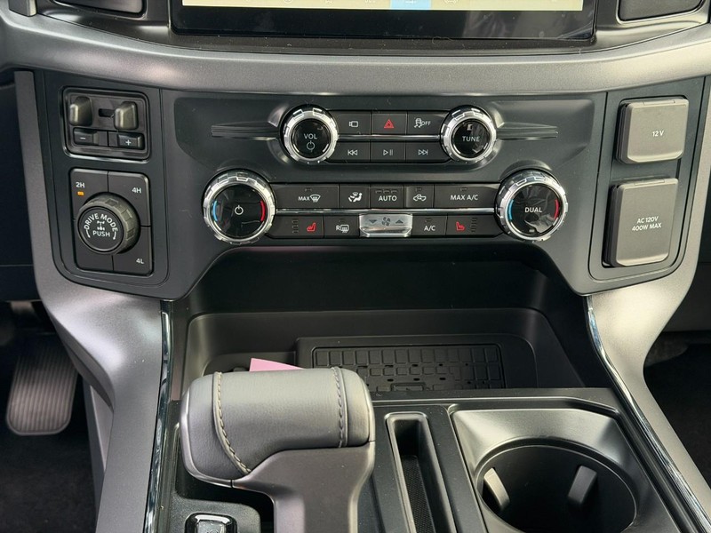 Ford F-150 Vehicle Full-screen Gallery Image 8