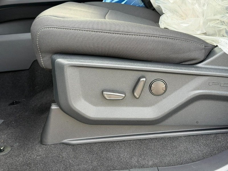 Ford F-150 Vehicle Full-screen Gallery Image 10