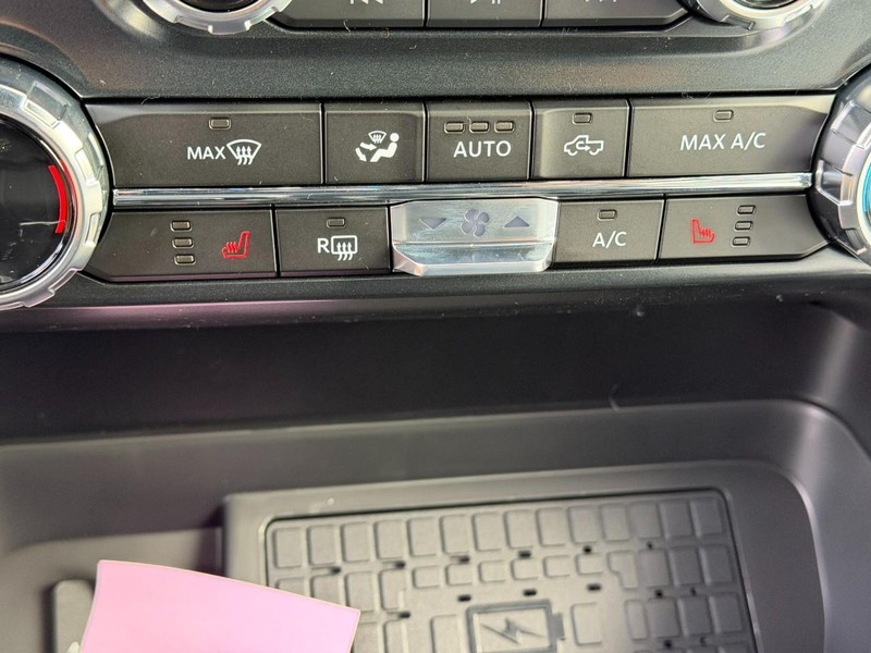 Ford F-150 Vehicle Full-screen Gallery Image 14
