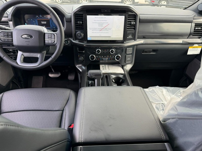 Ford F-150 Vehicle Full-screen Gallery Image 5