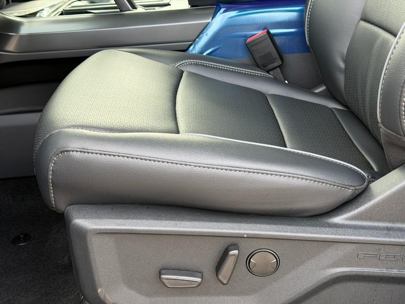 Ford F-150 Vehicle Full-screen Gallery Image 11