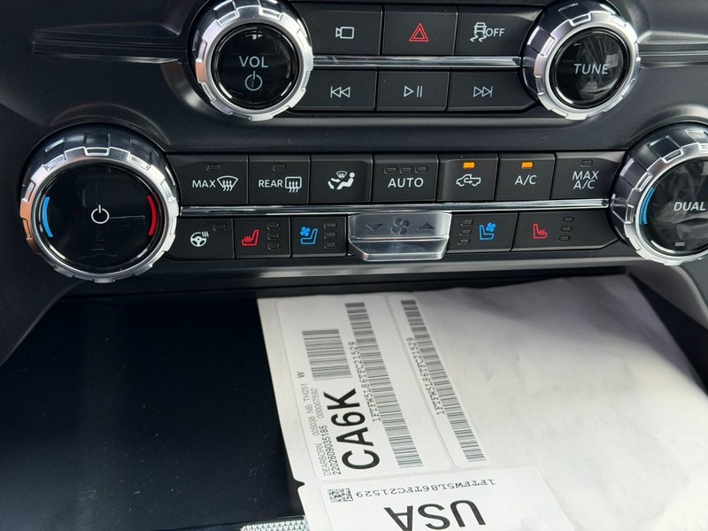 Ford F-150 Vehicle Full-screen Gallery Image 15