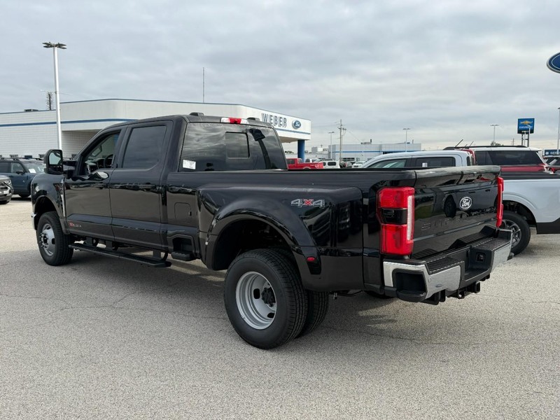 Ford Super Duty F-350 DRW Vehicle Full-screen Gallery Image 3