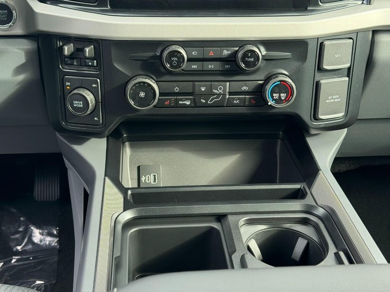 Ford Super Duty F-350 DRW Vehicle Full-screen Gallery Image 8