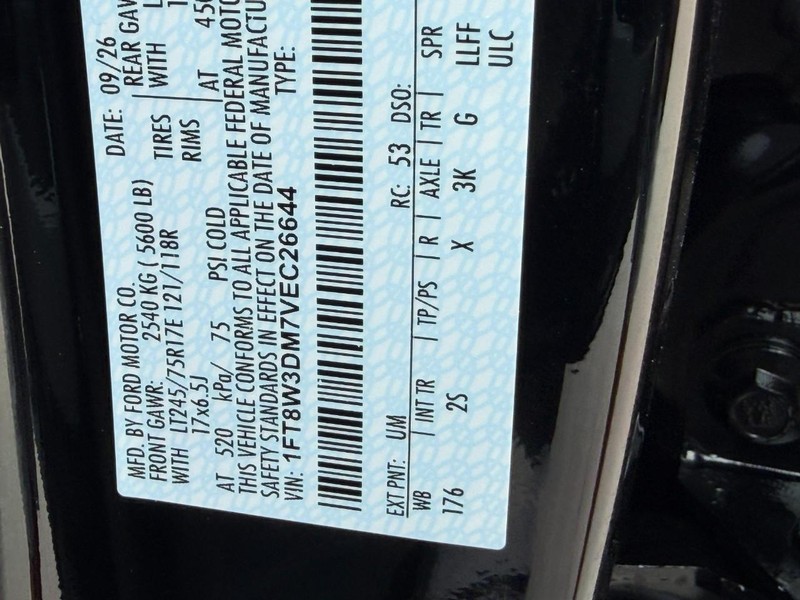 Ford Super Duty F-350 DRW Vehicle Full-screen Gallery Image 16