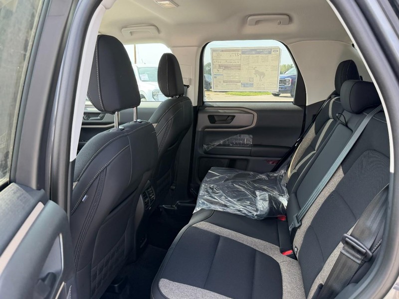Ford Bronco Sport Vehicle Full-screen Gallery Image 4