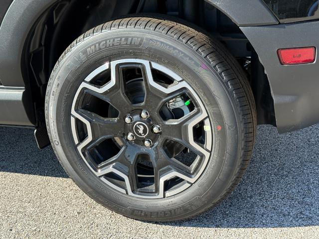 Ford Bronco Sport Vehicle Full-screen Gallery Image 4